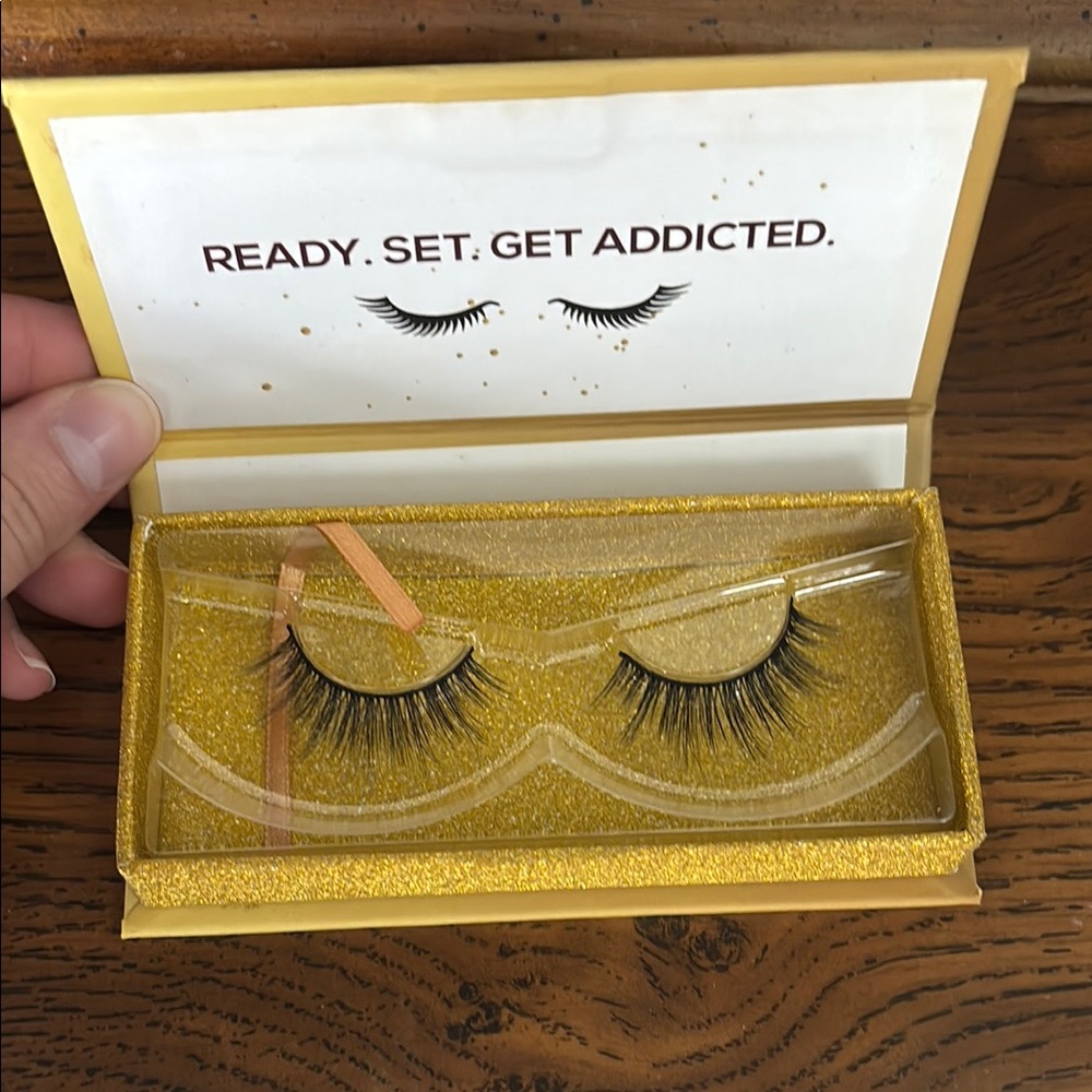 Luxurious Black False Eyelashes